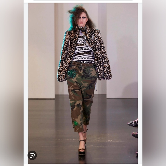 LIKE NEW Marc Jacobs Camouflage Camo Pants Sequin Paradise Patch Pants Size 2 - Picture 1 of 10